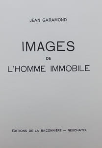 Images de l'homme immobile.