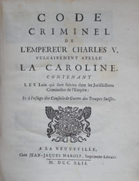 Code criminel de l'Empereur Charles V. vulgairement appelé La Caroline. Contenant Les Loix qui sont suivies dans les Jurisdictions criminelles de l'Empire: Et à l'usage des Conseils de Guerre des Troupes Suisses.