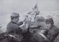 L'album de la Guerre 1914 - 1919. Histoire photographique et documentaire reconstituée chronologiquement à l'aide de clichés et de dessins publiés par L'Illustration de 1914 à 1921.
