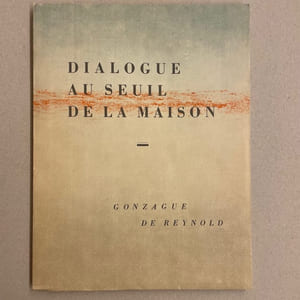Dialogue au seuil de la maison.