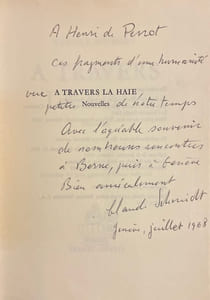 À travers la haie.