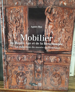 Mobilier du Moyen-Age et de la Renaissance. La collection du musée du Louvre.. BOS (Agnès).