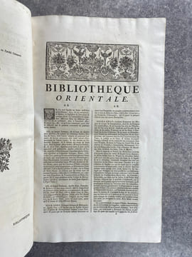 BIBLIOTHEQUE ORIENTALE, OU DICTIONNAIRE UNIVERSEL, CONTENANT GENERALEMENT TOUT CE QUI REGARDE LA CONNOISSANCE DES PEUPLES DE L’ORIENT; LEURS HISTOIRES ...
