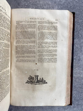 BIBLIOTHEQUE ORIENTALE, OU DICTIONNAIRE UNIVERSEL, CONTENANT GENERALEMENT TOUT CE QUI REGARDE LA CONNOISSANCE DES PEUPLES DE L’ORIENT; LEURS HISTOIRES ...