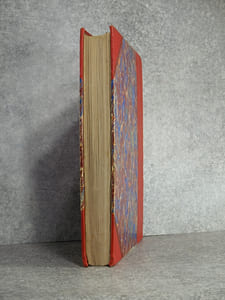 HISTOIRE GENERALE DU COSTUME, CIVIL, RELIGIEUX ET MILITAIRE DU IV° AU XII° SIECLE - OCCIDENT - (315-1100). PAR R. JACQUEMIN PEINTRE-GRAVEUR, AUTEUR DE L’ICONOGRAPHIE DU COSTUME. OUVRAGE ILLUSTRE DE QUARANTE-HUIT PLANCHES COLORIEES HORS TEXTE DESSINEES ET GRAVEES PAR L’AUTEUR. 
