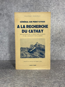 A LA RECHERCHE DU CATHAY. DECOUVERTE DE LA CHINE PAR L'EUROPE ET DE L'OCCIDENT PAR LA CHINE. TRADUIT DE L'ANGLAIS PAR ROBERT GODET. AVEC 7 CARTES. .