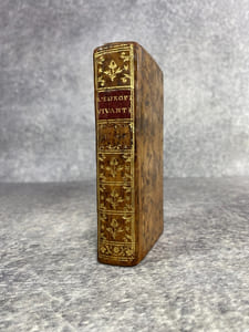 L’EUROPE VIVANTE ET MOURANTE OU TABLEAU ANNUEL DES PRINCIPALES COURS DE L’EUROPE, SUITE DU MEMORIAL DE CHRONOLOGIE GENEALOGIQUE ET HISTORIQUE. ANNNEE MDCCLIX. 