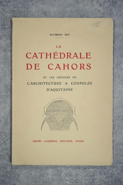 LA CATHEDRALE DE CAHORS ET LES ORIGINES DE L'ARCHITECTURE A COUPOLES D'AQUITAINE. CENT GRAVURES DANS LE TEXTE ET HORS TEXTE. . REY RAYMOND ...