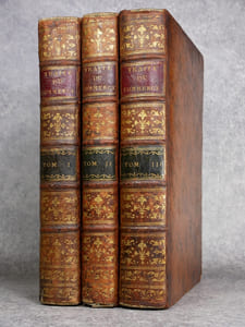 TRAITE GENERAL DU COMMERCE, CONTENANT DES OBSERVATIONS SUE LE COMMERCE DES PRINCIPAUX ETATS DE L'EUROPE; LES PRODUCTIONS NATURELLES, L'INDUSTRIE DE CHAQUE PAYS; LES QUALITES DES PRINCIPALES MARCHANDISES QUI PASSENT DANS L'ETRANGER, LEUR PRIX COURANT, ET LES FRAIS DE L'EXPEDITION; LE FRET DES NAVIRES, ET LES PRIMES D'ASSURANCES D'UN PORT EUROPEEN A L'AUTRE; DES OBSERVATIONS SUR LA MANIERE DONT SE FAIT LE COMMERCE DANS DIFFERENTS PAYS; DES DETAILS SUR LES MONNOIES, POIDS ET MESURES; LE COURS DES CHANGES, LES USAGES RECUS EN DIVERS LIEUX RELATIVEMENT A L'ACQUIT DES LETTRES DE CHANGE; UN RAPPORT COMPARE DES MONNOIES, POIDS ET MESURES, EN DOUZE TABLES; DES REGLES SUR L'ARBITRAGE, AVEC PLUSIEURS TABLES DE COMBINAISON DE CHANGE; DES REGLES SUR DIVERSES OPERATIONS DE NEGOCE; PLUSIEURS MAXIMES ET USAGES RECUS DANS LES VILLES DE COMMERCE DE L'EUROPE. - ENFIN LES ORDONNANCES ET USAGES ETABLIS A AMSTERDAM, TOUCHANT LES ASSURANCES ET LE REGLEMENT DES AVARIES. NOUVELLE EDITION, REVUE, CORRIGEE ET AUGMENTEE D'UN VOLUME, CONTENANT DES ADDITIONS SUR LE COMMERCE DE L'EUROPE, ET L'ETAT ACTUEL DU COMMERCE DE L'ASIE, DE L'AFRIQUE ET DE L'AMERIQUE.