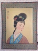 12 peintures sur soie peintes à la main provenant de Chine représentant des portraits de femme à différentes coiffures.. 