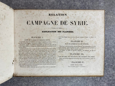RELATION DE LA CAMPAGNE DE SYRIE, SPECIALEMENT DES SIEGES DE JAFFA ET DE SAINT-JEAN-D’ACRE, PAR UN OFFICIER D’ARTILLERIE DE L’ARMEE D’ORIENT (AVEC UN ATLAS COMPOSE DE PLANS, CARTES ET VUES). 
