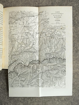 TRADITIONS ET SOUVENIRS, OU MEMOIRES TOUCHANT LE TEMPS ET LA VIE DU GENERAL AUGUSTE COLBERT (1793-1809), PAR N.-J. COLBERT, MARQUIS DE CHABANAIS (SON ...