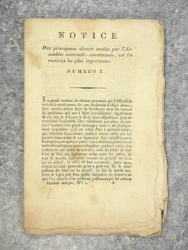 NOTICE DES PRINCIPAUX DECRETS RENDUS PAR L’ASSEMBLEE NATIONALE-CONSTITUANTE.. undefined
