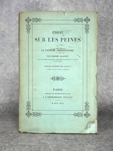 ESSAI SUR LES PEINES ET LE SYSTEME PENITENTIAIRE PAR ISIDORE ALAUZET AVOCAT, SOUS-CHEF DE CABINET PARTICULIER DU MINISTERE DE LA JUSTICE ET DES CULTES. OUVRAGE COURONNE PAR L’INSTITUT (ACADEMIE DES SCIENCES MORALES ET POLITIQUES). IMPRIME PAR L’AUTORISATION DU ROI. 