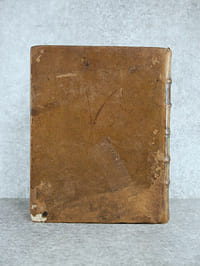 OPERA OMNIA MEDICO-PRACTICA, ET ANATOMICA. EDITIO ACCURATISSIMA, CUI PRAETER DISSERTATIONES, & ALIOS TRACTATUS PRAECEDENTIBUS EDITIONIBUS ADJUNCTOS, ITEM EJUSDEM GEORGII BAGLIVI CANONES DE MEDICINA SOLIDORUM, DISSERTATIONEM DE PROGRESSIONE TERRAE-MOTUS, DE SYSTEMATE & USU MOTUS SOLIDORUM IN CORPORE ANIMATO, DE VEGETATIONE LAPIDUM & ANALOGISMO CIRCULATIONIS MARIS AD CIRCULATIONEM SANGUINIS. ACCESSIT INDEX RERUM VERBORUMQUE COPIOSISSIMUS, NEC NON J.D. SANTORINI OPUSCULA QUATUOR, DE STRUCTURA & MOTU FIBRAE, DE NUTRITIONE ANIMALI, DE HAERMORRHOIDIBUS, & DE CATAMENIIS.
