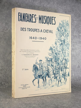 FANFARES ET MUSIQUES DES TROUPES A CHEVAL (1640-1940). CINQUANTE-DEUX REPRODUCTIONS D’AQUARELLES DOCUMENTAIRES PUBLIEES AVEC DES NOTICES PAR UN ...