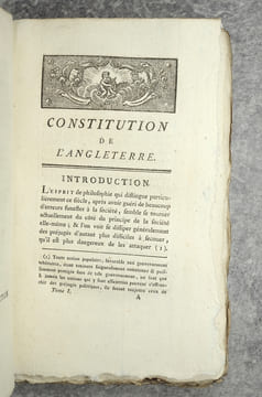CONSTITUTION DE L’ANGLETERRE, OU ETAT DU GOUVERNEMENT ANGLAIS, COMPARE AVEC LA FORME REPUBLICAINE & AVEC LES AUTRES MONARCHIES DE L’EUROPE. PAR M DE ...
