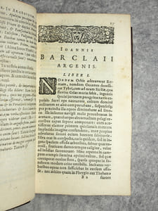 IO. BARCLAII ARGENIS. EDITIO NOVISSIMA. CUM CLAVE, HOC EST : NOMINUM PROPRIORUM ELUCIDATIONE HACTENUS NONDUM EDITA.  