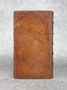 L’ARITHMETIQUE DU SR BARREME, OU LE LIVRE FACILE POUR APPRENDRE L’ARITHMETIQUE DE SOI-MEME, & SANS MAITRE. OUVRAGE TRES NECESSAIRE A TOUTES SORTES DE PERSONNES, AUX UNES, POUR APPRENDRE L’ARITHMETIQUE, & A CEUX QUI LA SAVENT, POUR LES AIDER A RAPPELLER DANS LEUR MEMOIRE QUANTITE DE REGLES QUI S’OUBLIENT FACILEMENT, FAUTE DE PRATIQUE. NOUVELLE EDITION. AUGMENTEE DE PLUS DE 190 PAGES, OU REGLES DIFFERENTES, DE LA GEOMETRIE, SERVANT AU MESURAGE, & A L’ARPENTAGE, & DU TRAITE D’ARITHMETIQUE NECESSAIRE A L’ARPENTAGE & AU TOISE, PAR N. BARREME. 