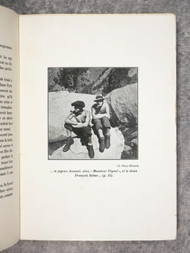 ONZE JOURS AUX PYRENEES CENTRALES, RACONTES ET ILLUSTRES PAR LES CONGRESSISTES DE LA REUNION GENERALE DU CLUB ALPIN FRANCAIS 1934. . undefined