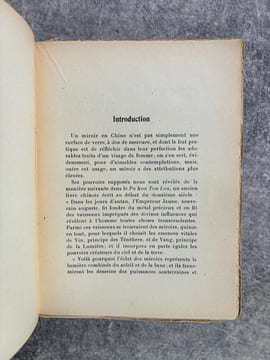UN MIROIR CHINOIS (A TRAVERS LA CHINE INCONNUE). TRADUIT DE L’ANGLAIS PAR MAURICE THIERY. 8 PLANCHES HORS-TEXTE ET 1 CARTE. . AYSCOUGH FLORENCE.