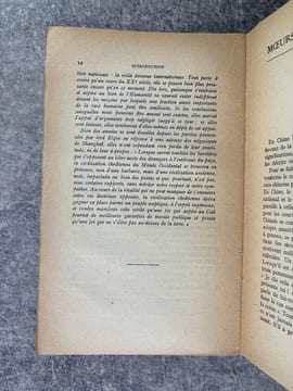 MOEURS CURIEUSES DES CHINOIS. (CHINESE CHARACTERISTICS) TRADUIT PAR B. MAYRA ET LE LIEUTENANT COLONEL DE FONLONGUE. AVEC HUIT ILLUSTRATIONS ...