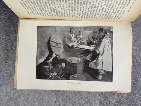 MOEURS CURIEUSES DES CHINOIS. (CHINESE CHARACTERISTICS) TRADUIT PAR B. MAYRA ET LE LIEUTENANT COLONEL DE FONLONGUE. AVEC HUIT ILLUSTRATIONS ...