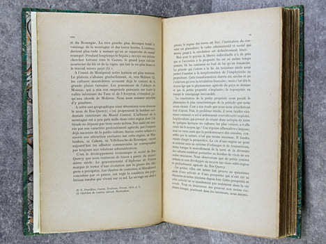 LA VIE EN BAS-QUERCY DU QUATORZIEME AU DIX-HUITIEME SIECLE. . LATOUCHE ROBERT. (1881-1973).