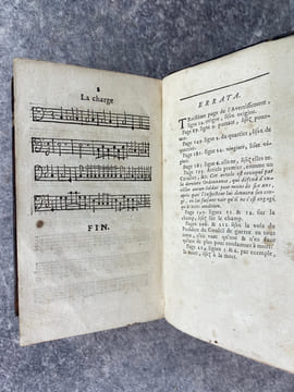 LE SERVICE ORDINAIRE ET JOURNALIER DE LA CAVALERIE EN ABREGE. DEDIE A MONSEIGNEUR LE DUC DE CHARTRES. PAR M. LECOQMADELEINE, LIEUTENANT-COLONEL DE ...