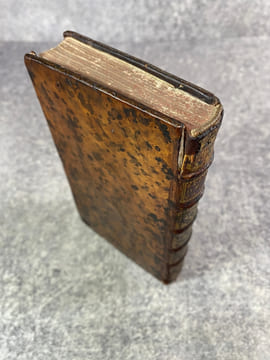 LE SERVICE ORDINAIRE ET JOURNALIER DE LA CAVALERIE EN ABREGE. DEDIE A MONSEIGNEUR LE DUC DE CHARTRES. PAR M. LECOQMADELEINE, LIEUTENANT-COLONEL DE ...