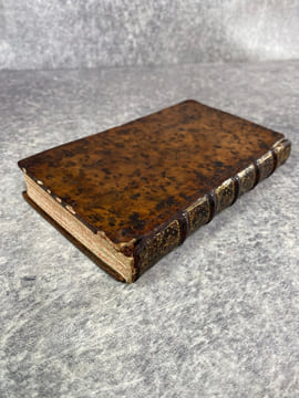 LE SERVICE ORDINAIRE ET JOURNALIER DE LA CAVALERIE EN ABREGE. DEDIE A MONSEIGNEUR LE DUC DE CHARTRES. PAR M. LECOQMADELEINE, LIEUTENANT-COLONEL DE ...
