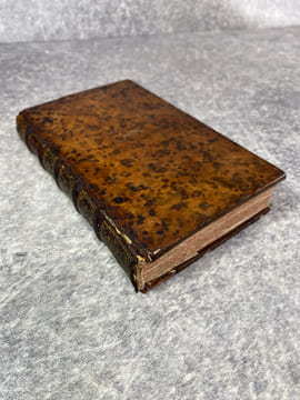 LE SERVICE ORDINAIRE ET JOURNALIER DE LA CAVALERIE EN ABREGE. DEDIE A MONSEIGNEUR LE DUC DE CHARTRES. PAR M. LECOQMADELEINE, LIEUTENANT-COLONEL DE ...