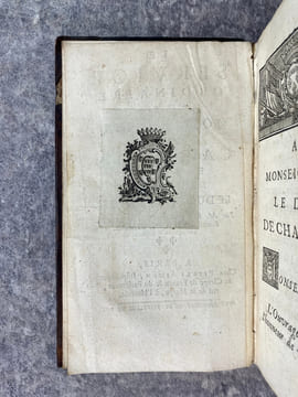 LE SERVICE ORDINAIRE ET JOURNALIER DE LA CAVALERIE EN ABREGE. DEDIE A MONSEIGNEUR LE DUC DE CHARTRES. PAR M. LECOQMADELEINE, LIEUTENANT-COLONEL DE ...