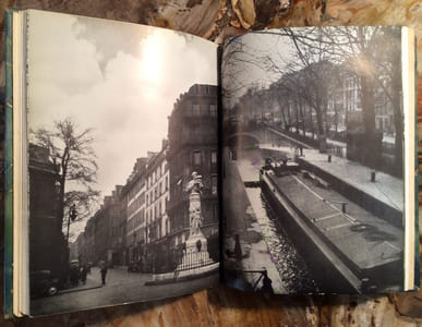 LES XX ARRONDISSEMENTS DE PARIS. PHOTOGRAPHIES DE LAURE ALBIN-GUILLOT. 