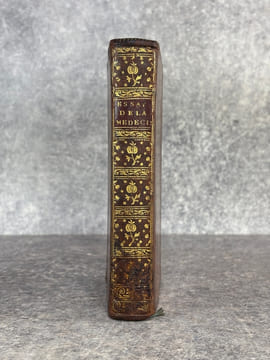 ESSAI SUR LA CONFORMITE DE LA MEDECINE DES ANCIENS ET DES MODERNES, OU COMPARAISON ENTRE LA PRATIQUE D'HIPPOCRATE, GALIEN, SYDENHAM & BOERHAAVE, DANS ...
