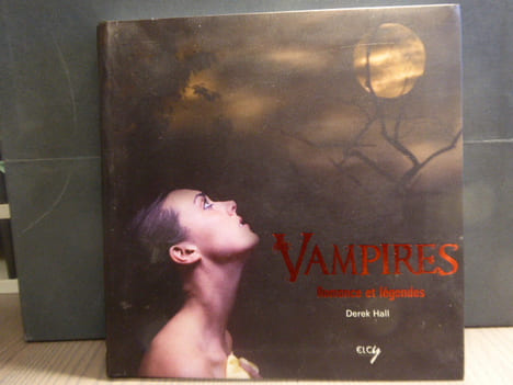 VAMPIRES. Romance et Légendes.. HALL Dereck