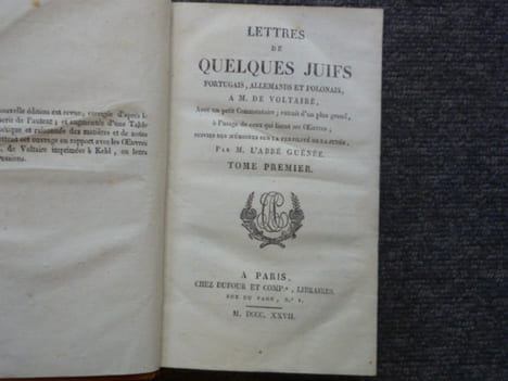 Lettres de quelques juifs portugais allemands et polonais à M. de Voltaire, avec un petit commentaire extrait d'un plus grand à l'usage de ceux qui ...