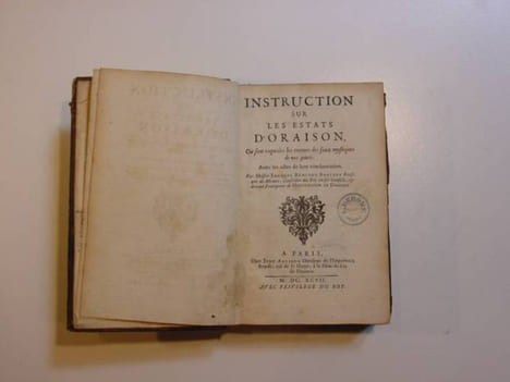 Instruction sur les estats d'oraison, où sont exposés les, erreurs des faux mystiques de nos jours avec les actes de leur condamnation.. BOSSUET ...