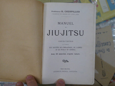 Manuel de JIU-JITSU. Coups usuels à l'usage des sociétés de gymnastique, de l'armée et du public en général.. CHERPILLOD A.