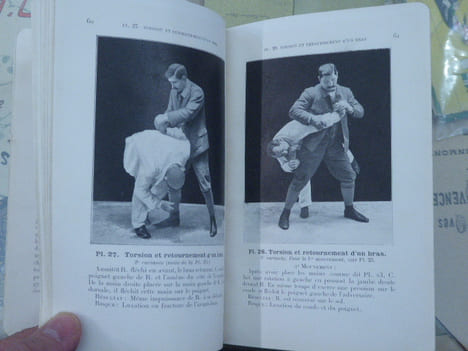 Manuel de JIU-JITSU. Coups usuels à l'usage des sociétés de gymnastique, de l'armée et du public en général.. CHERPILLOD A.