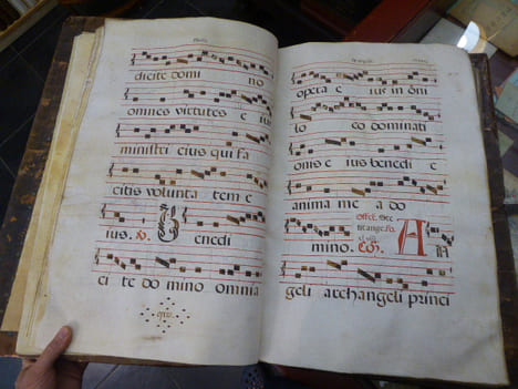IMPORTANT ET EXCEPTIONNEL ANTIPHONAIRE XVIe siècle sur parchemin.. ANTIPHONAIRE