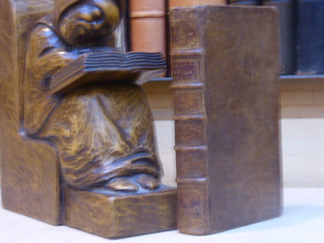 L'ELOGE DE LA FOLIE. Traduit du latin d'Érasme par M. GUEUDEVILLE. Nouvelle édition revue & corrigée sur le texte de l'édition de Bâle, et ornée de ...