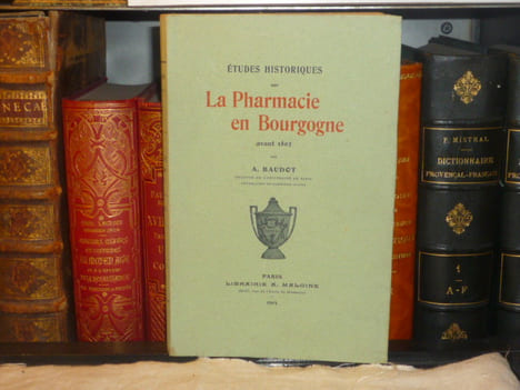 Etudes historiques sur la Pharmacie en Bourgogne avant 1803.. BAUDOT Auguste