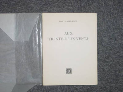Aux trente-deux vents.