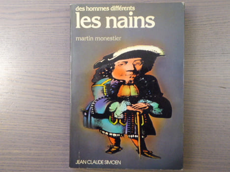Des hommes différents. LES NAINS.. MONESTIER Martin