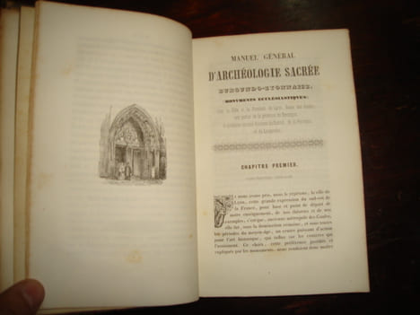 MANUEL GENERAL DARCHEOLOGIE SACREE BURGUNDO-LYONNAISE ( MONUMENTS ECCLESIASTIQUES ). Pour la ville et la province de Lyon, Rome des Gaules, une partie ...