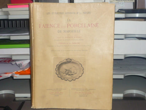La Faïence et la Porcelaine de Marseille. ( Arts et industries artistiques de la Provence. ). ARNAUD D'AGNEL Gustave