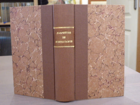 Réédition du livre de Prophéties de NOSTRADAMUS Publié en 1566 chez Pierre RiRIGAUD.. NOSTRADAMUS