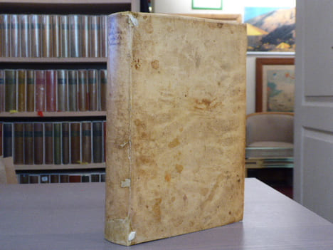 LES STATUTS ET COUSTUMES DU PAYS DE PROVENCE. Commentées par M. Jacques MORGUES, Advocat à la Cour. Reveu de nouveau, corrigé et augmenté par le mesme ...