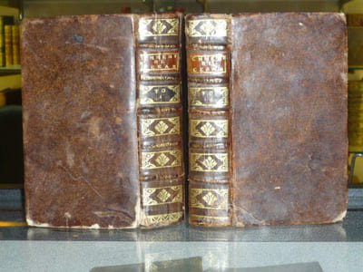 Les Commentaires de CESAR en latin et en françois ( 2 Tomes - Complet ) [Avec:] Remarques sur la Carte de l'Ancienne Gaule tirées des Commentaires de CESAR par le sieur SAMSON D'ABBEVILLE.